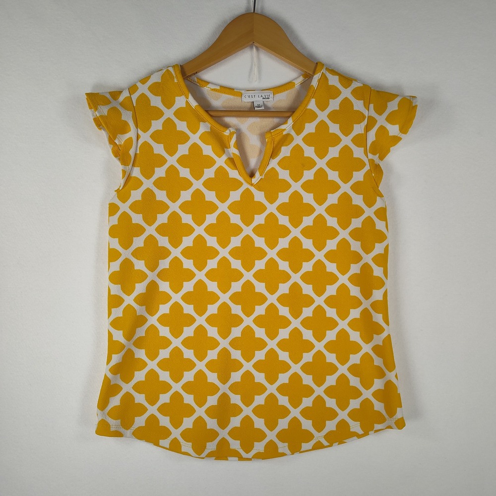 C'Est La Vie Yellow Quatrefoil Cap Sleeve Split V-Neck Top Medium